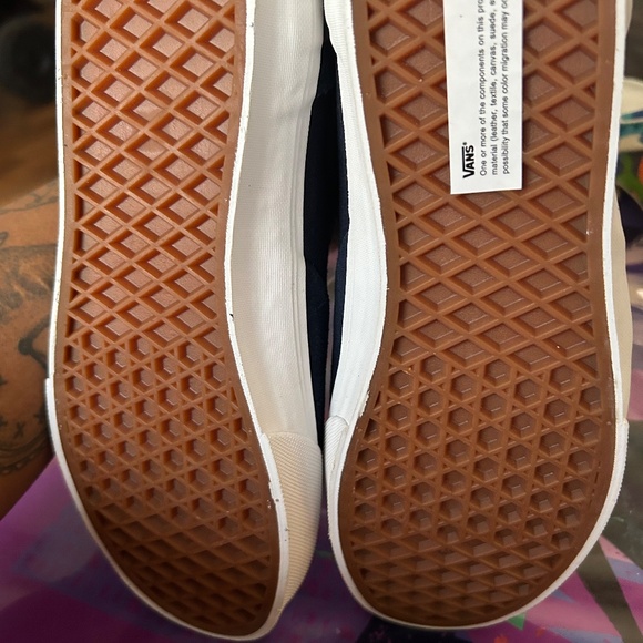 Vans - Picture 2 of 2